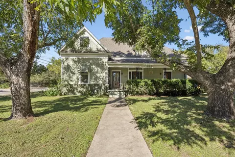 222 W College St #ABC, Denton, TX 76201