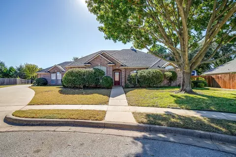 904 Dylan Ct, Burleson, TX 76028