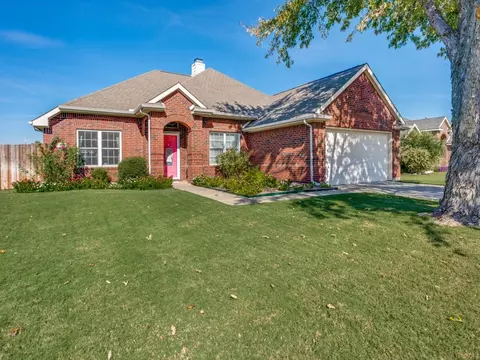 1010 Diane St, Aubrey, TX 76227