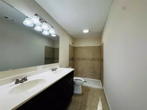 Bath - 2704 N 32nd St, Waco, TX 76708 photo 3 of 4
