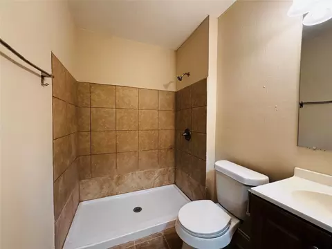 Bath - 2704 N 32nd St, Waco, TX 76708 photo 1 of 4