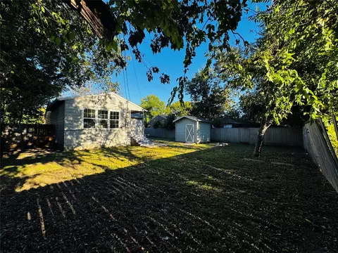 Exterior - 2704 N 32nd St, Waco, TX 76708 photo 7 of 8