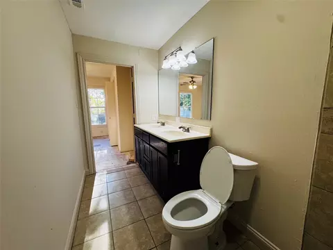 Bath - 2704 N 32nd St, Waco, TX 76708 photo 4 of 4