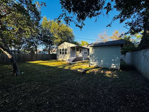 Exterior - 2704 N 32nd St, Waco, TX 76708 photo 6 of 8