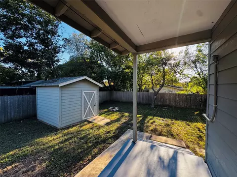 Exterior - 2704 N 32nd St, Waco, TX 76708 photo 4 of 8