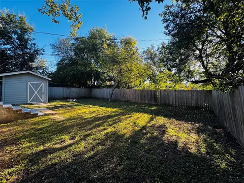 Exterior - 2704 N 32nd St, Waco, TX 76708 photo 5 of 8