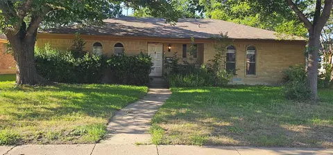 2235 Babalos Ln, Dallas, TX 75228