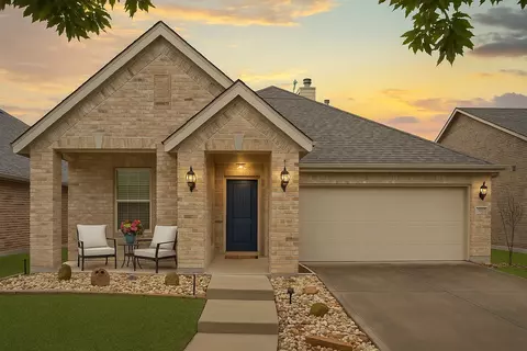 1313 Isabella Ln, Savannah, TX 76227