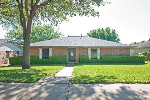 225 Los Santos Dr, Garland, TX 75043