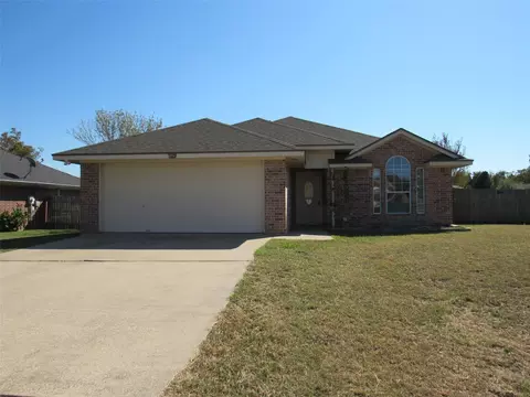 105 Wildcat Dr, Lacy Lakeview, TX 76705