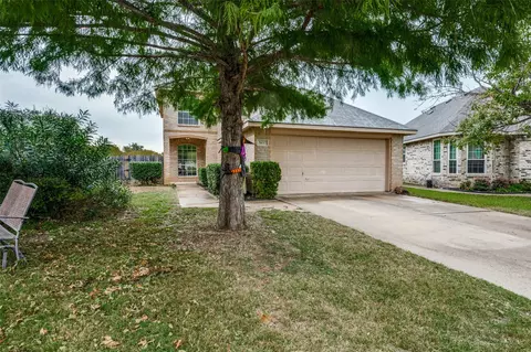 5037 Glenscape Trl, Fort Worth, TX 76137