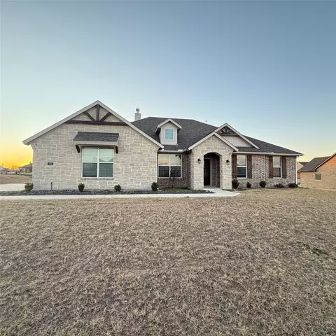 155 Spanish Moss Trl, Rhome, TX 76078