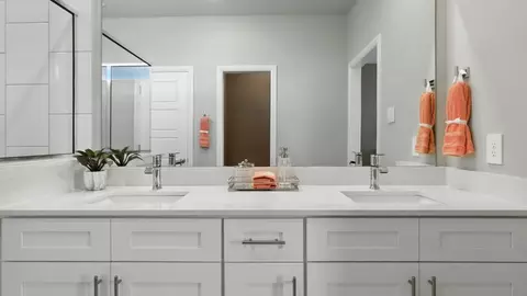 Bath - 1920 Jackson St, Cleburne, TX 76033 photo 2 of 4