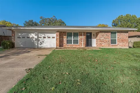 1909 Green Apple Ln, Arlington, TX 76014
