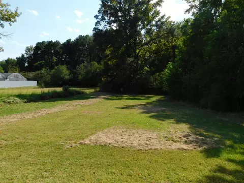 Exterior - 505 South St, Springhill, LA 71075 photo 2 of 4