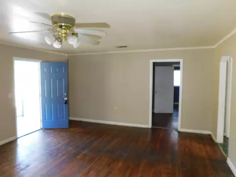 Living - 505 South St, Springhill, LA 71075 photo 2 of 2