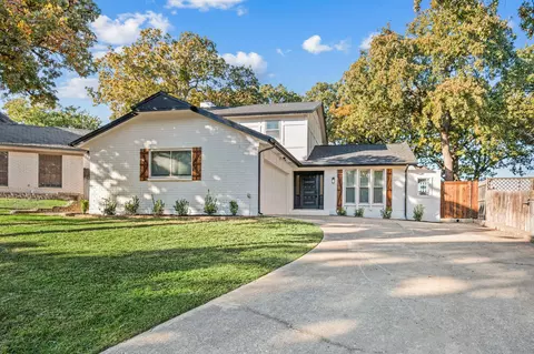 909 Brestol Ct W, Bedford, TX 76021