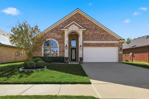 8308 Fall Crest Dr, Hurst, TX 76053