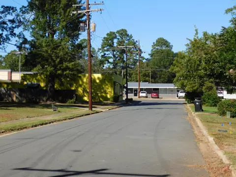 201 NW 4th St, Springhill, LA 71075 photo 2