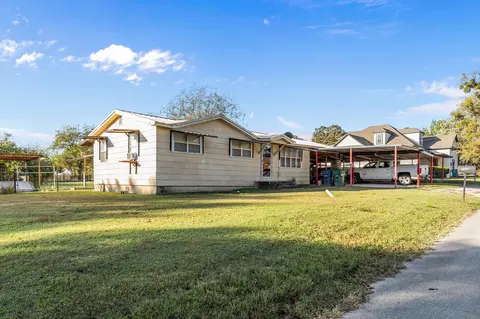 205 College St, Chico, TX 76431