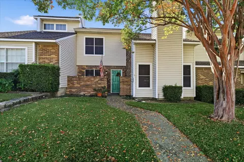 722 Creekwood Ct, Lewisville, TX 75067
