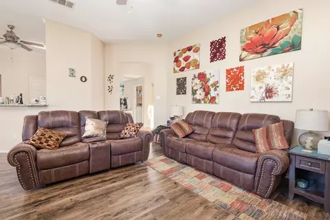 Living - 504 Timberside, Terrell, TX 75161 photo 3 of 4