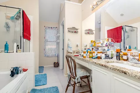 Bath - 504 Timberside, Terrell, TX 75161 photo 1 of 3