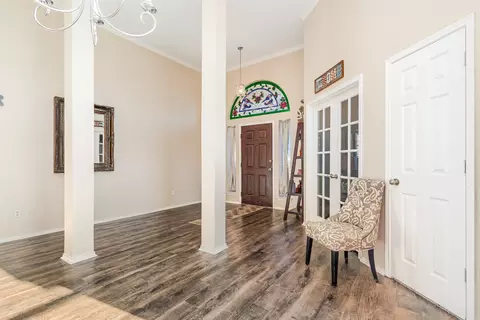 Entry Way - 504 Timberside, Terrell, TX 75161 photo 2 of 2