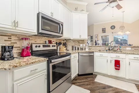 Kitchen - 504 Timberside, Terrell, TX 75161 photo 2 of 3