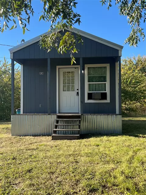 414 Cowan St, Bowie, TX 76230