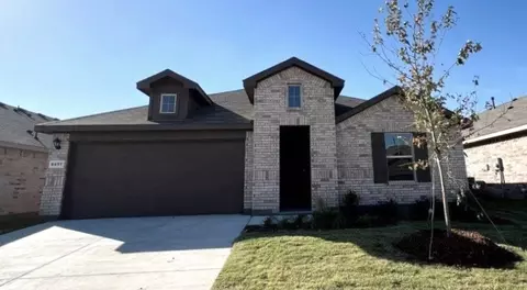 8457 Hollymead Ln, Fort Worth, TX 76131