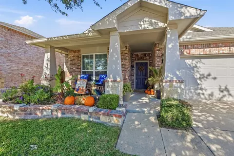 556 Griffith Dr, Saginaw, TX 76179