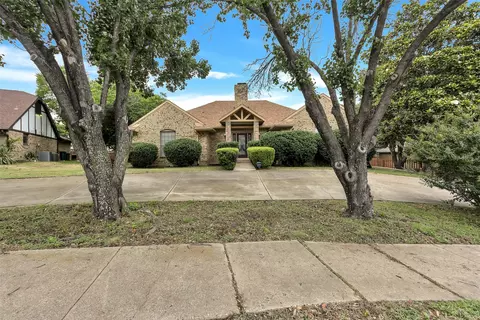 2425 Northgate Dr W, Irving, TX 75062