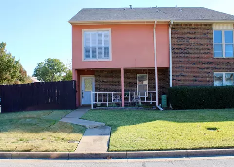 1656 Sonnet Dr, Grapevine, TX 76051