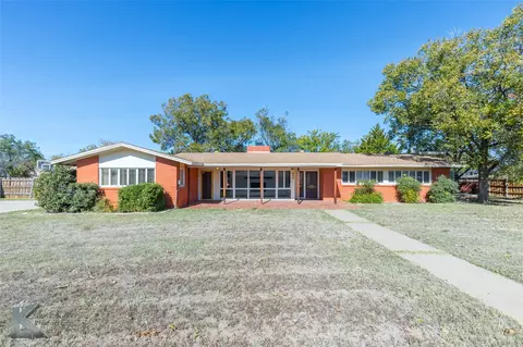 844 1st St, Hamlin, TX 79520