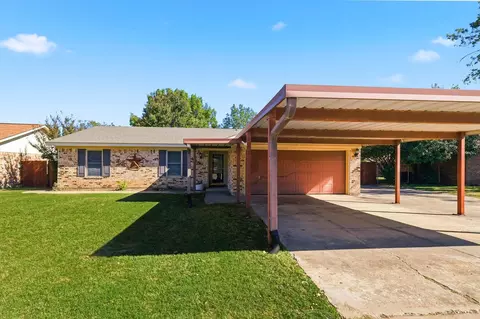 425 Ridgecrest Dr, Saginaw, TX 76179