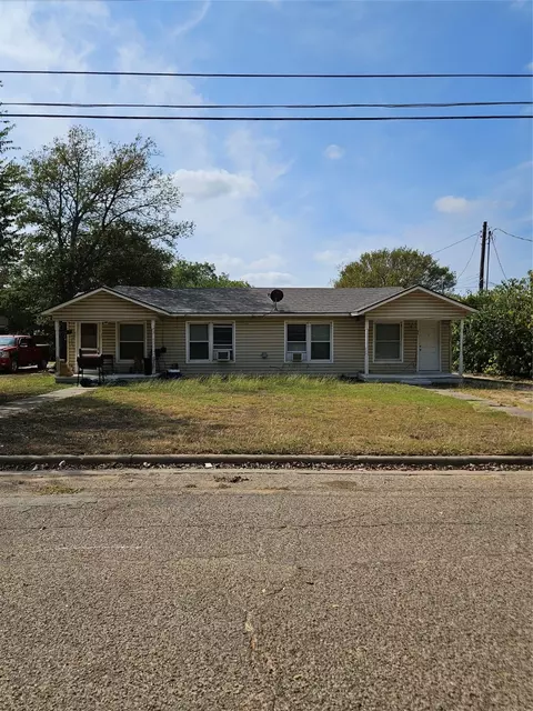 322 N Lakeview Dr, Lacy Lakeview, TX 76705