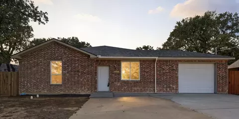214 Pembrook St, Lake Dallas, TX 75065