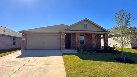 545 Marsh St, Cleburne, TX 76033