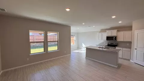 545 Marsh St, Cleburne, TX 76033 photo 6