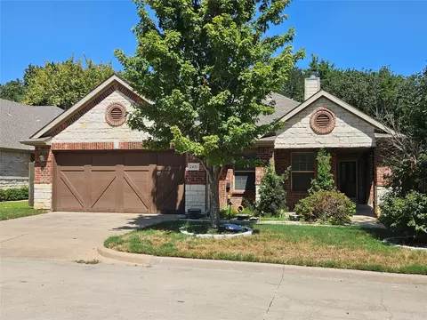 2421 Creek Villas Dr, Bedford, TX 76022