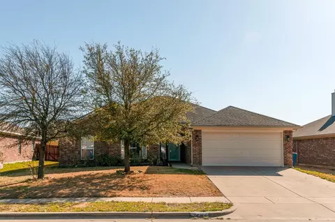 706 Lakeview Dr, Alvarado, TX 76009