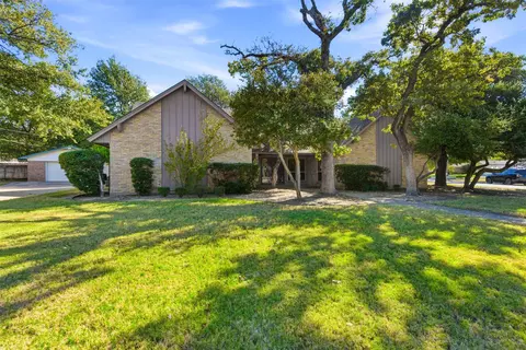 1709 Oakridge Dr, Pantego, TX 76013