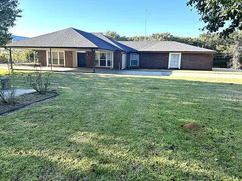 1072 Wagonseller Rd, Bowie, TX 76230