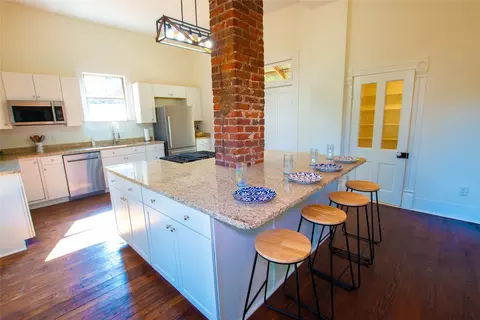 606 May St, Palestine, TX 75801