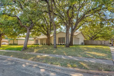 6737 Bartay Dr, North Richland Hills, TX 76182