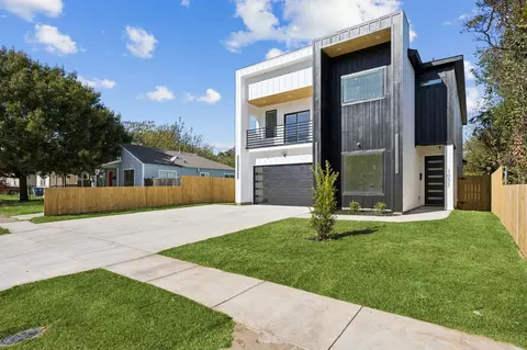 1035 Strickland St, Dallas, TX 75211
