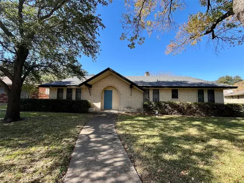 2133 Oak Valley Ln, Dallas, TX 75232