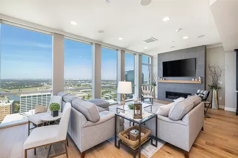 500 Throckmorton St #3206, Fort Worth, TX 76102