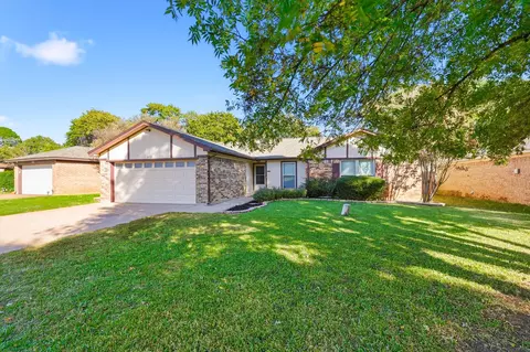 6003 Big Springs Dr, Arlington, TX 76001